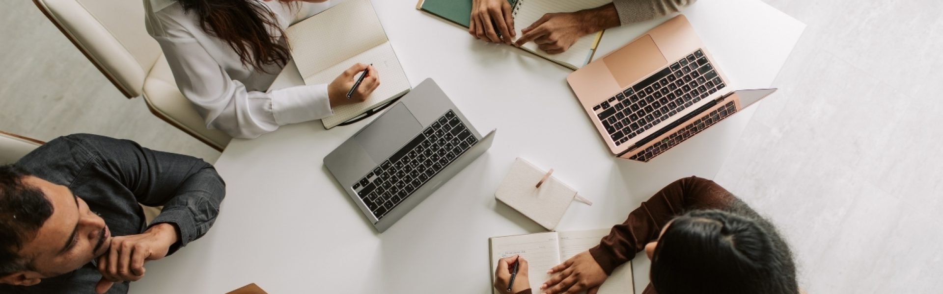 Página web para portfolio lujo minimalista (3)